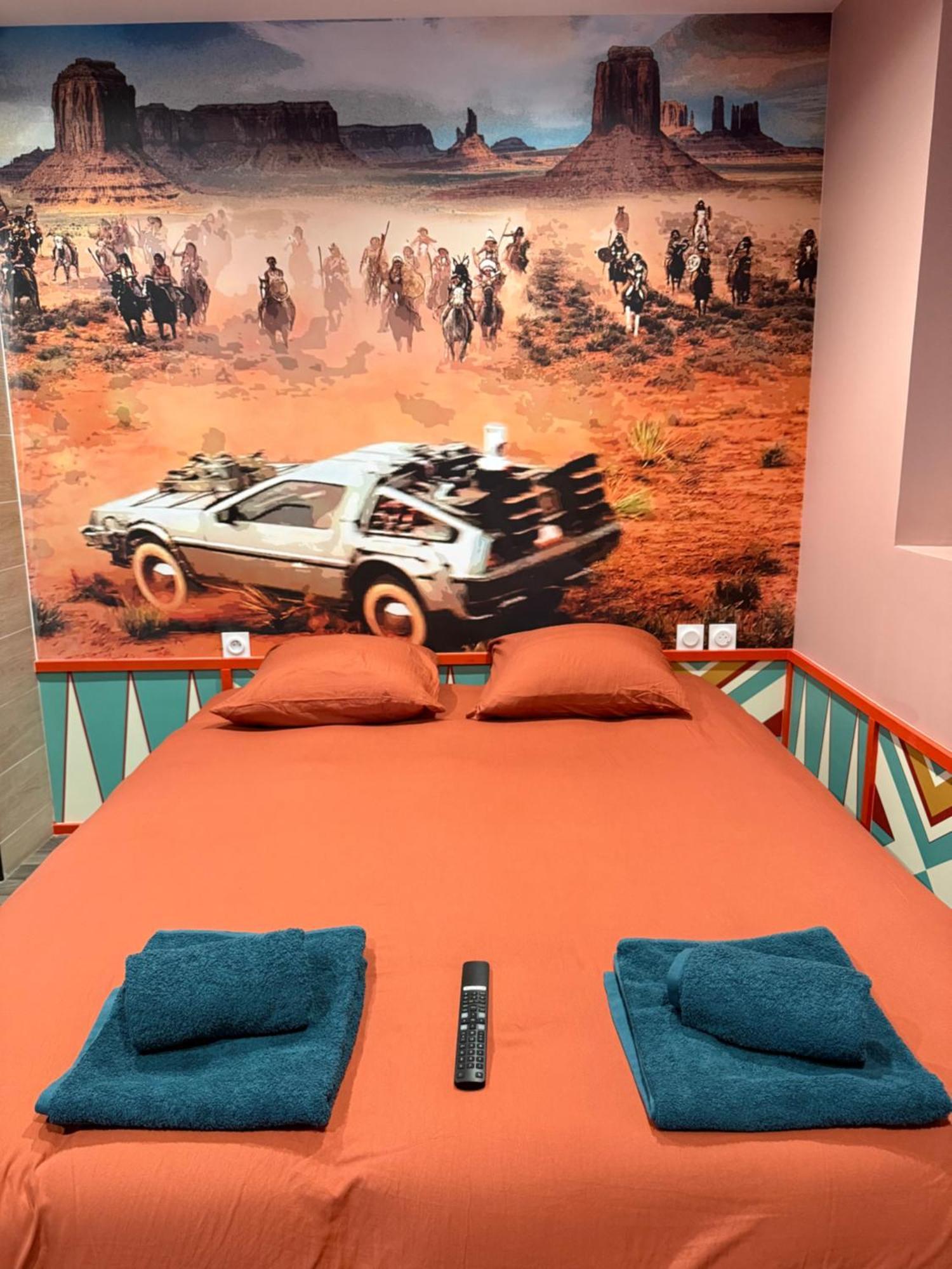 Capsule Retour Vers Le Futur Maubeuge ภายนอก รูปภาพ