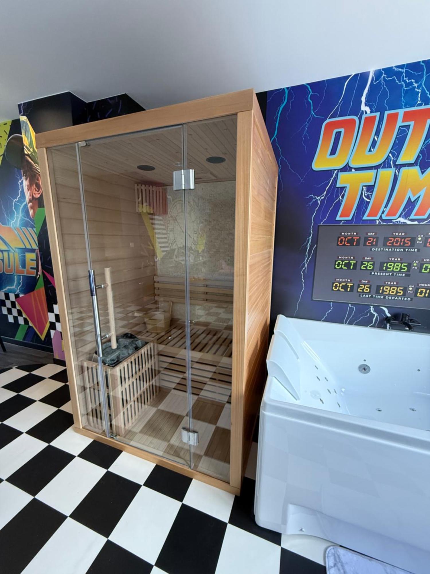 Capsule Retour Vers Le Futur Maubeuge ภายนอก รูปภาพ